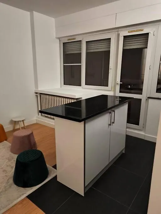 Pour 1 A 4 Pers Localise Dans Un Quartier Chic Paris