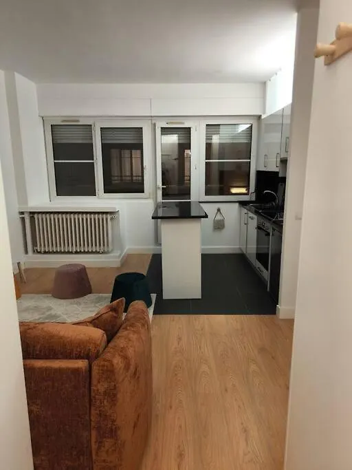 Pour 1 A 4 Pers Localise Dans Un Quartier Chic