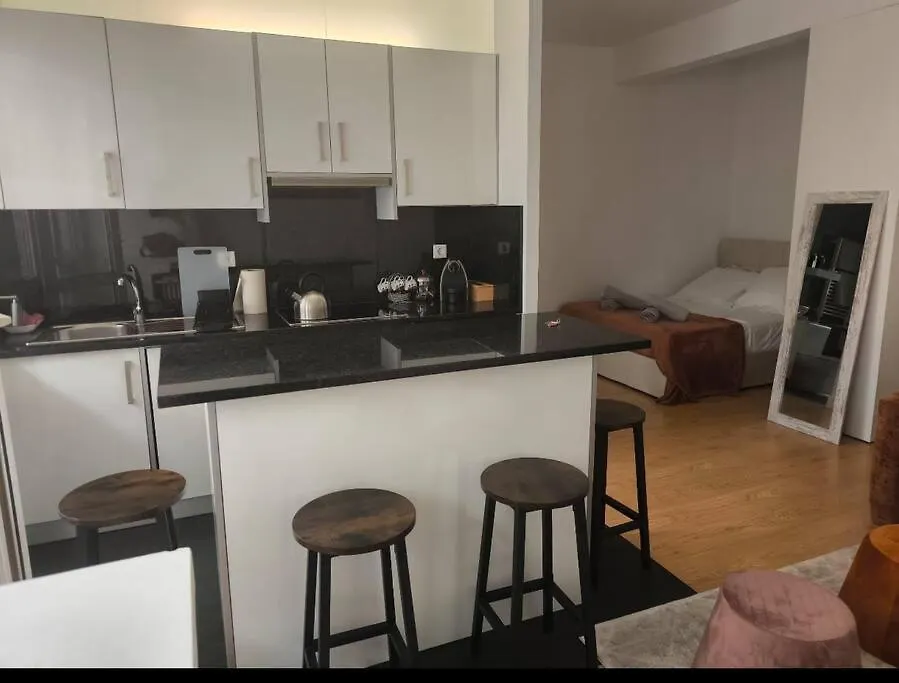 Pour 1 A 4 Pers Localise Dans Un Quartier Chic *