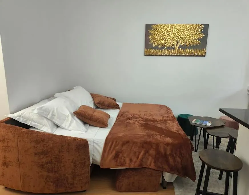 Pour 1 A 4 Pers Localise Dans Un Quartier Chic Paris