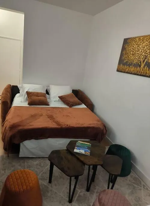 Pour 1 A 4 Pers Localise Dans Un Quartier Chic דירה
