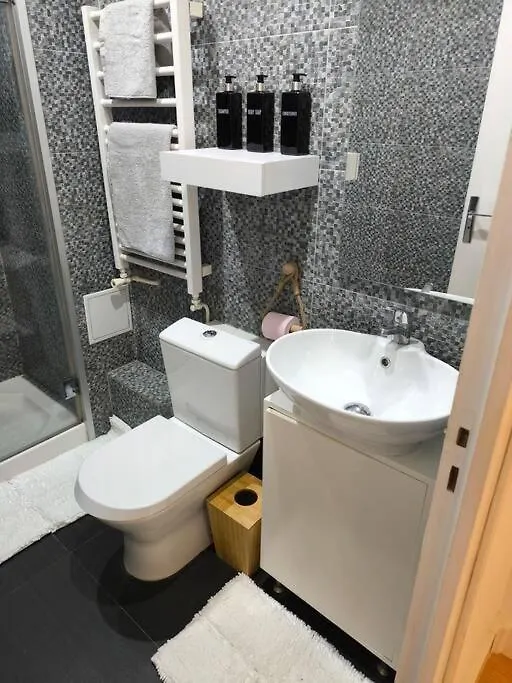 Pour 1 A 4 Pers Localise Dans Un Quartier Chic Paris